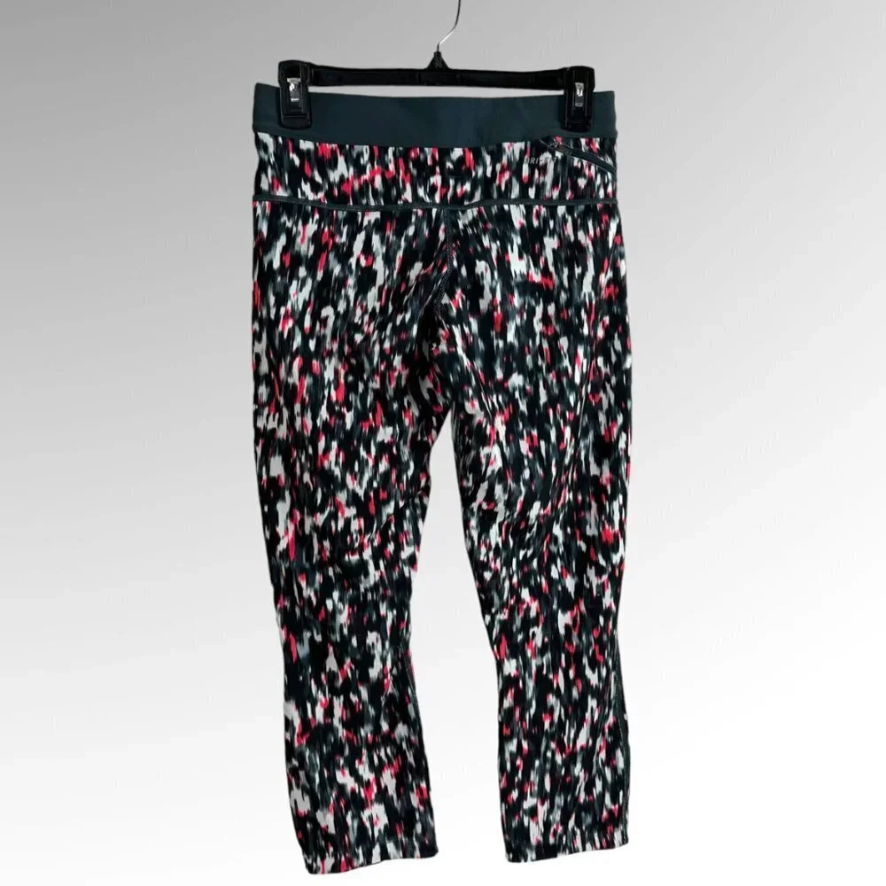 NIKE Womens Dri Fit Capri Crop Leggings Multicolor Size M